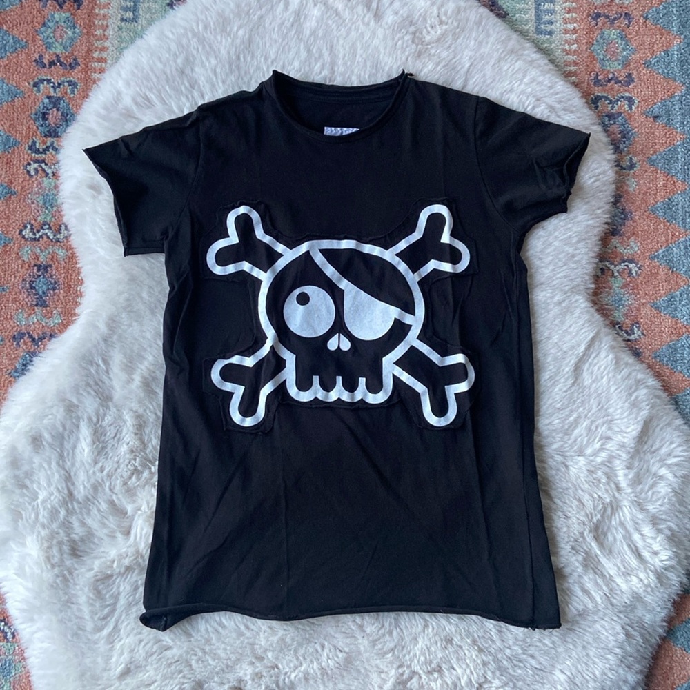Nununu black white skull tee shirt short sleeve embroidered patch kids boys 6/7